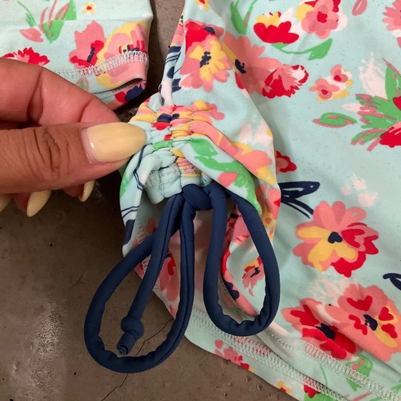 Ruffle Butt Rash Guard Top - Picture 4 of 5